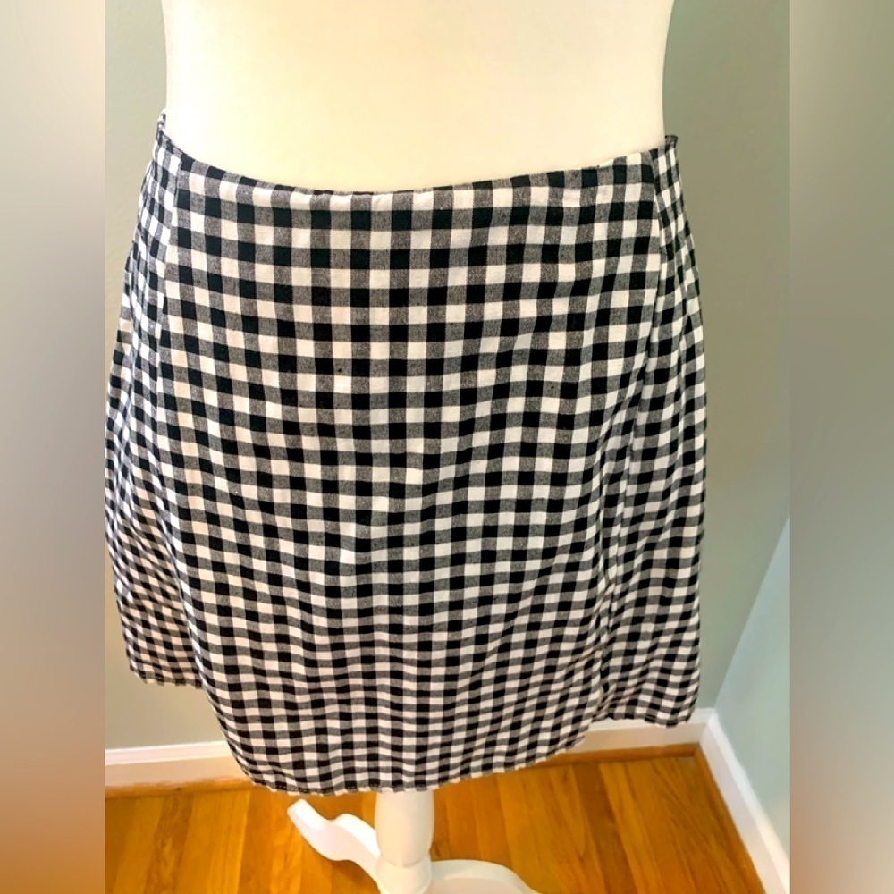 SHEIN black/white checked mini skirt, size M